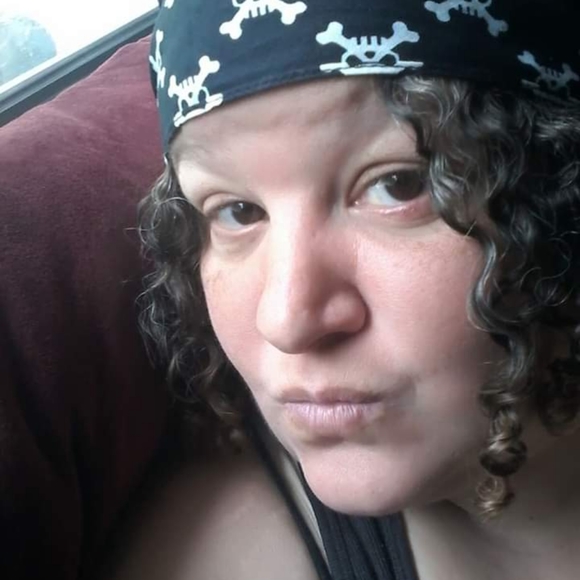 Meet your Poshers, Cassie & Phayth - Picture 7 of 8